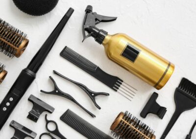 Atención y procedimientos básicos en servicios de peluquería